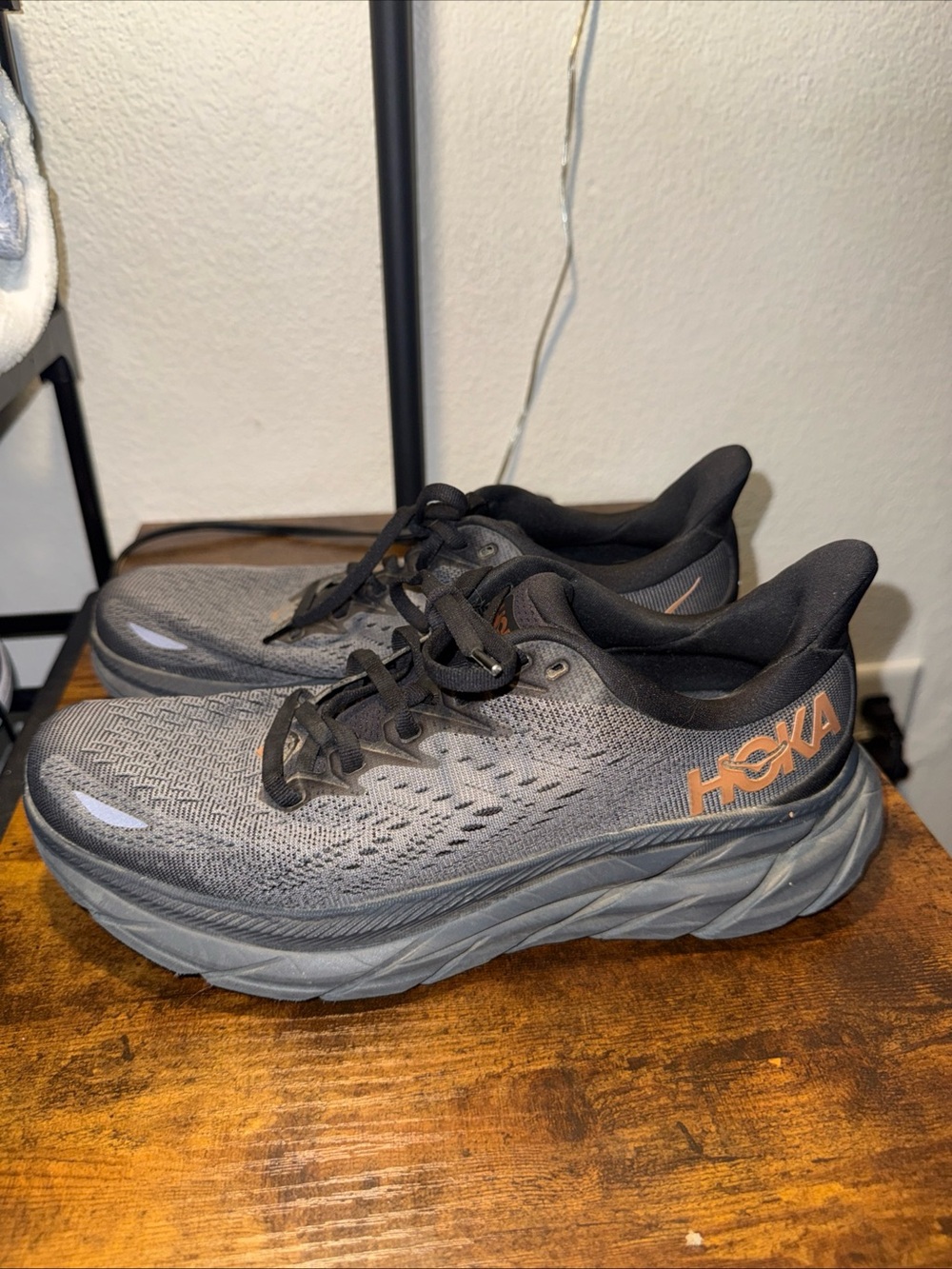 HOKA CLIFTON RUNNING WOMENS SIZE 8.5